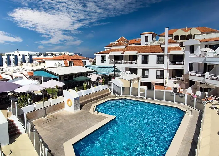 Casa Claudia, Cristianos *