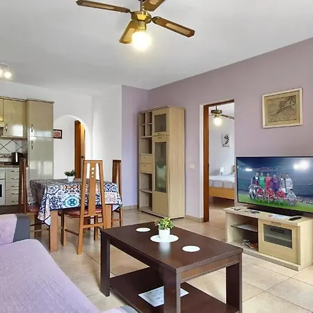 Casa Claudia, Cristianos 洛斯克里斯蒂亚诺斯