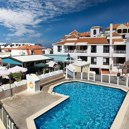 Casa Claudia, Cristianos *